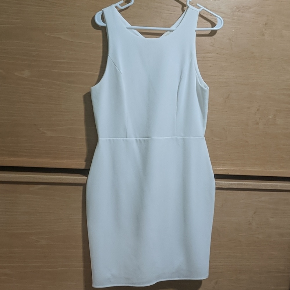 vestique White Sleeveless Dress